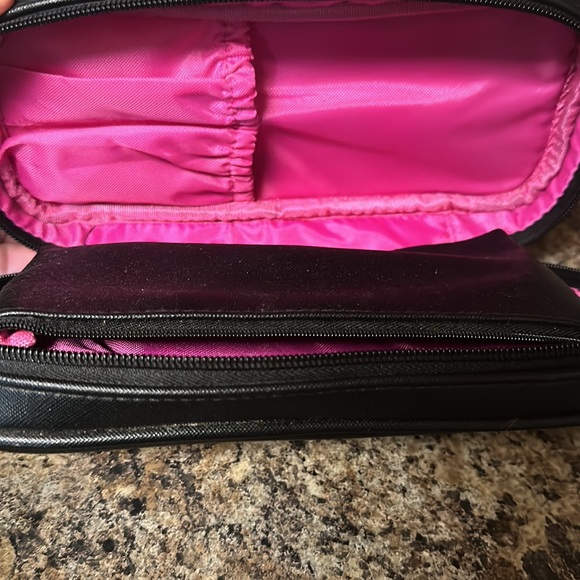 Young Living Savvy Minerals black EUC makeup cosmetic bag case - Picture 3 of 7